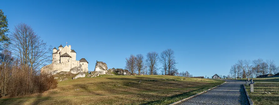 Zamek Bobolice - odbudowana warownia na Szlaku Orlich Gniazd