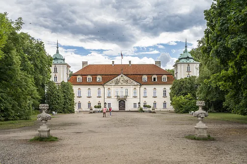 Pałac w Nieborowie - barokowa rezydencja z malowniczym ogrodem