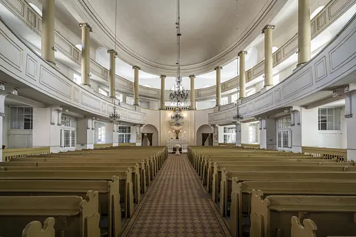 Kościół Zbawiciela w Wałbrzychu – klasycyzm autorstwa Langhansa