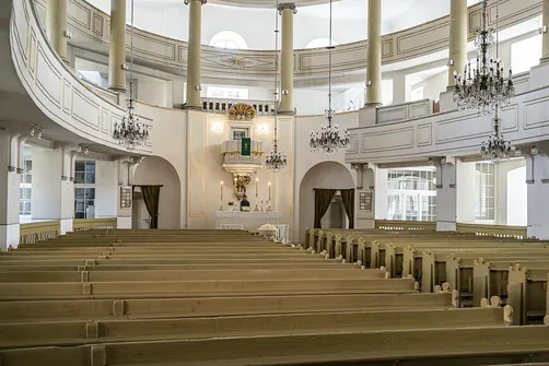 Kościół Zbawiciela w Wałbrzychu – klasycyzm autorstwa Langhansa