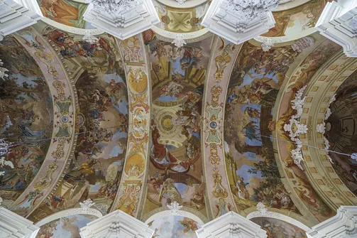 Opactwo i sanktuarium w Krzeszowie - arcydzieło barokowej architektury