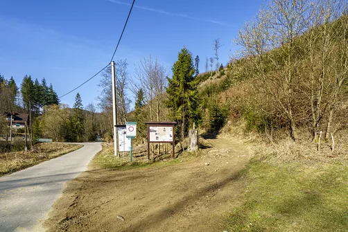 Początkowe metry podejścia na Wielką Raczę z Rycerki Górnej