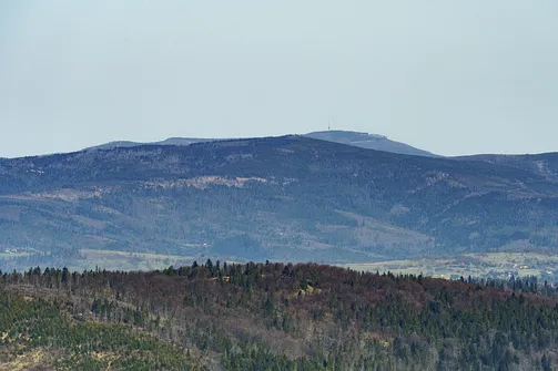 Widok z Wielkiej Raczy na Skrzyczne i Baranią Górę w Beskidzie Śląskim