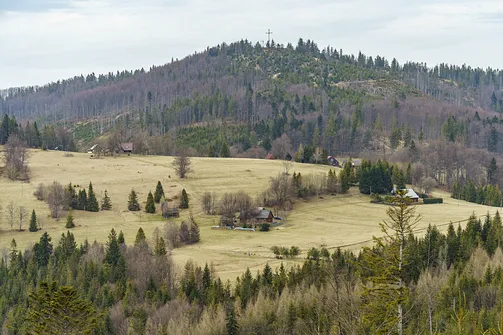 Zabudowania osiedla Przegibek należącego do wsi Rycerka Górna