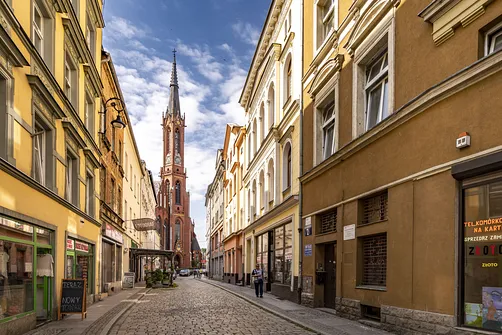 Wałbrzych, ul. Stanisława Moniuszki - widok na kolegiatę Świętych Aniołów Stróżów