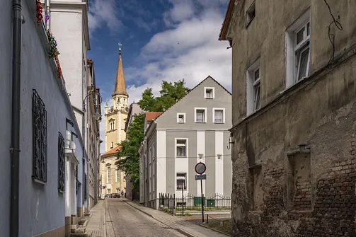 Ulica Kościela w Wałbrzychu - widok na Kościół Zbawiciela