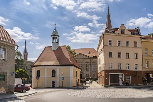 Wałbrzych, ul. Limanowskiego - widok na wieże trzech kościołów