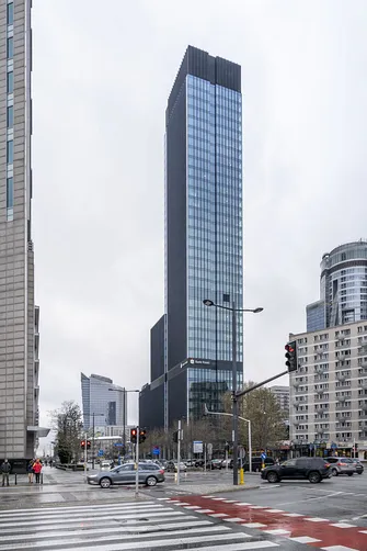 Nowoczesny biurowiec SKYSAWA