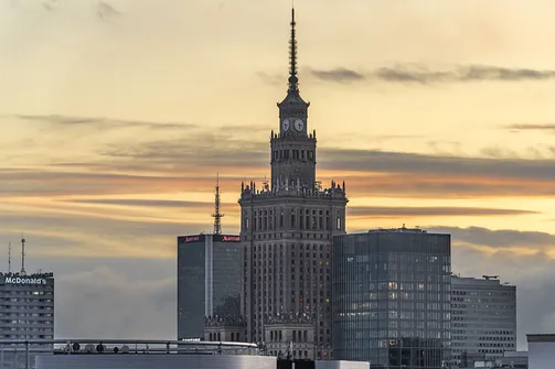 Panorama od lewej: punktowiec przy ulicy Świętokrzyskiej, Centrum LIM, Pałac Kultury i Nauki, Central Point oraz Skylight