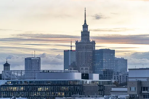 Widok na punktowiec przy ulicy Świętokrzyskiej, Centrum LIM, PKiN, Central Point i Skylight
