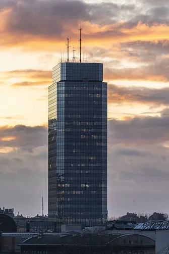 Szklana fasada Błękitnego Wieżowca