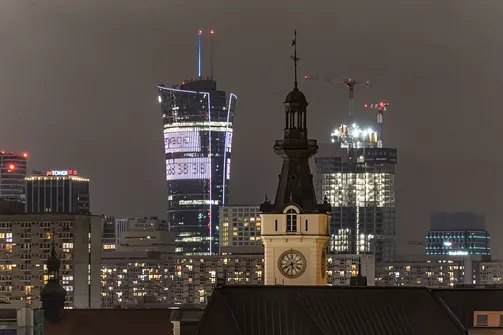 Od lewej: JM Tower, Warsaw Spire, wieża pałacu Jabłonowskich, The Bridge i Prime