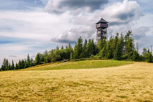Lubań - widokowy szczyt Gorców z wieżą widokową
