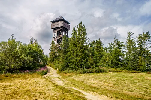 Lubań - widokowy szczyt Gorców z wieżą widokową