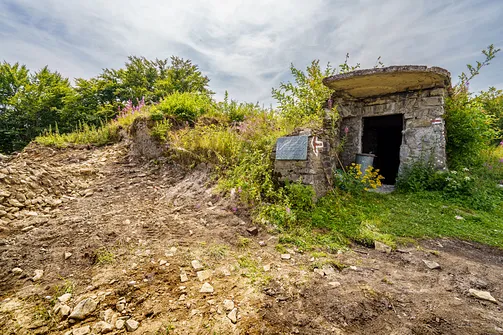 Ruiny schroniska na Lubaniu