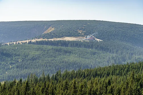 Śnieżka z Karpacza przez Pielgrzymy, Słonecznik i trzy karkonoskie schroniska