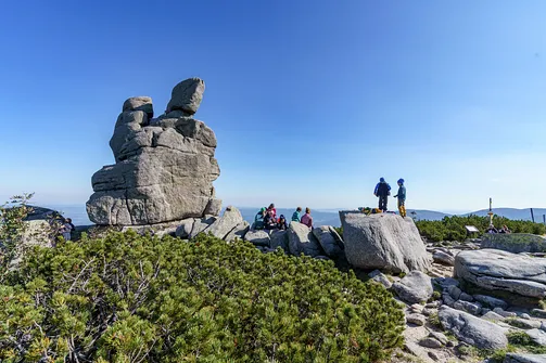 Śnieżka z Karpacza przez Pielgrzymy, Słonecznik i trzy karkonoskie schroniska