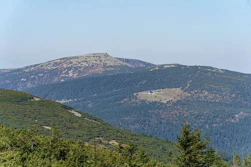 Wielki Szyszak i schronisko Petrova bouda spod Słonecznika