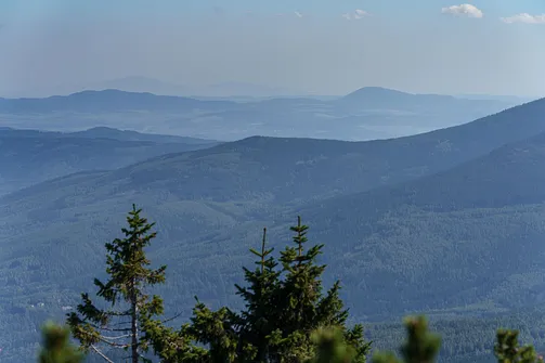 Śnieżka z Karpacza przez Pielgrzymy, Słonecznik i trzy karkonoskie schroniska