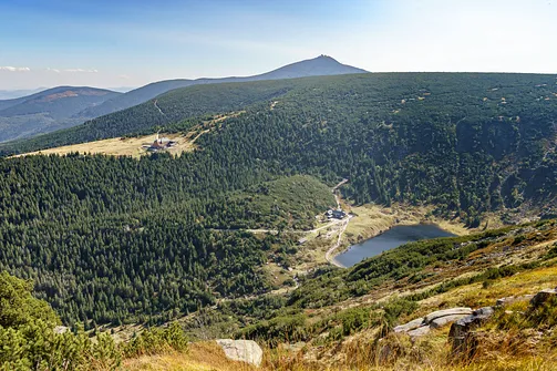 Śnieżka, schroniska Strzecha Akademicka i Samotnia oraz Mały Staw w Karkonoszach