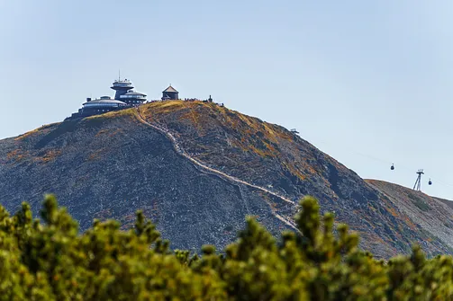 Śnieżka z Karpacza przez Pielgrzymy, Słonecznik i trzy karkonoskie schroniska