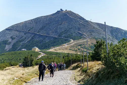 Śnieżka z Karpacza przez Pielgrzymy, Słonecznik i trzy karkonoskie schroniska