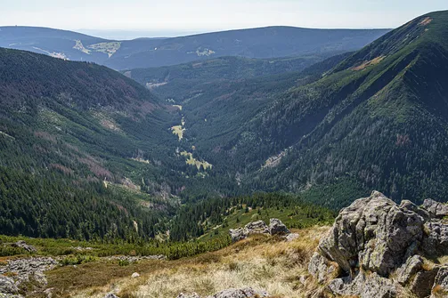 Śnieżka z Karpacza przez Pielgrzymy, Słonecznik i trzy karkonoskie schroniska