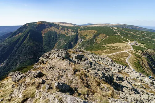 Śnieżka z Karpacza przez Pielgrzymy, Słonecznik i trzy karkonoskie schroniska