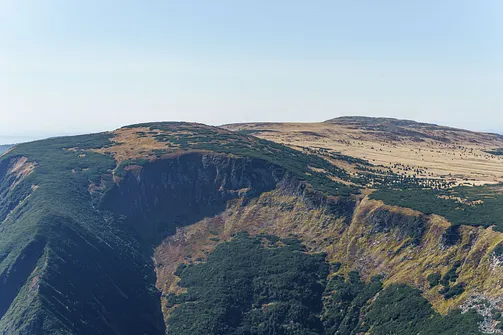 Śnieżka z Karpacza przez Pielgrzymy, Słonecznik i trzy karkonoskie schroniska