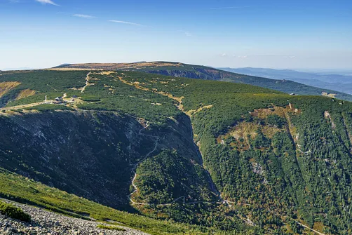 Śnieżka z Karpacza przez Pielgrzymy, Słonecznik i trzy karkonoskie schroniska