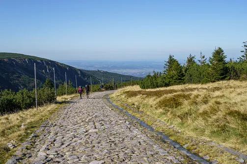 Śnieżka z Karpacza przez Pielgrzymy, Słonecznik i trzy karkonoskie schroniska