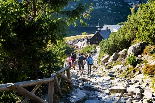 Śnieżka z Karpacza przez Pielgrzymy, Słonecznik i trzy karkonoskie schroniska