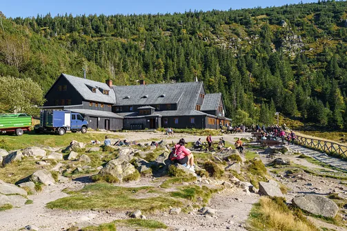 Śnieżka z Karpacza przez Pielgrzymy, Słonecznik i trzy karkonoskie schroniska