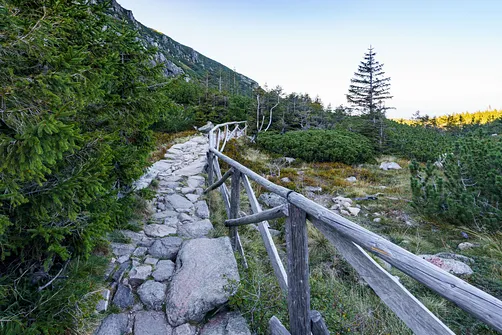 Śnieżka z Karpacza przez Pielgrzymy, Słonecznik i trzy karkonoskie schroniska