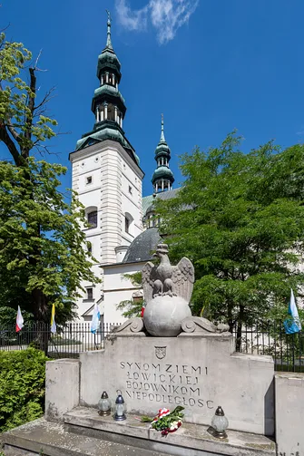 Pomnik Synom Ziemi Łowickiej Bojownikom o Niepodległość w Łowiczu