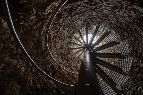 Zamek Pilcza - obronna twierdza na wapiennym wzgórzu w Smoleniu