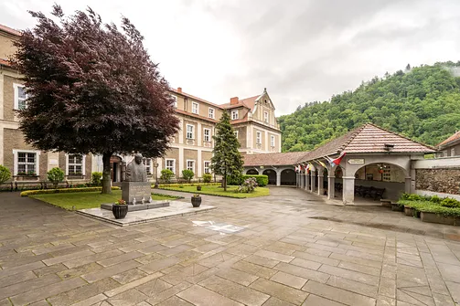 Bazylika w Bardzie – Sanktuarium Matki Bożej Strażniczki Wiary Świętej