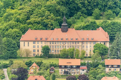 Wędrówka na Kalwarię do kaplicy Matki Bożej Płaczącej. Obryw Skalny i panorama Barda.
