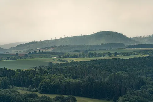 Wędrówka na Kalwarię do kaplicy Matki Bożej Płaczącej. Obryw Skalny i panorama Barda.