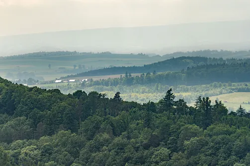 Wędrówka na Kalwarię do kaplicy Matki Bożej Płaczącej. Obryw Skalny i panorama Barda.