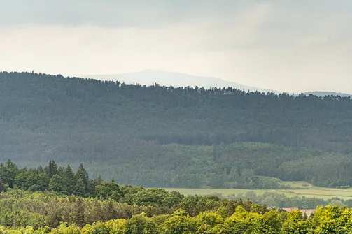 Wędrówka na Kalwarię do kaplicy Matki Bożej Płaczącej. Obryw Skalny i panorama Barda.