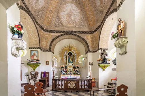 Wędrówka na Kalwarię do kaplicy Matki Bożej Płaczącej. Obryw Skalny i panorama Barda.