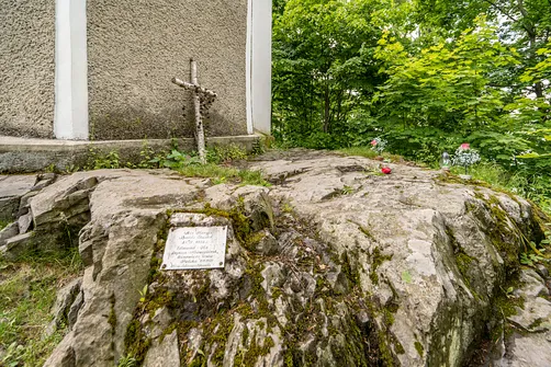 Wędrówka na Kalwarię do kaplicy Matki Bożej Płaczącej. Obryw Skalny i panorama Barda.