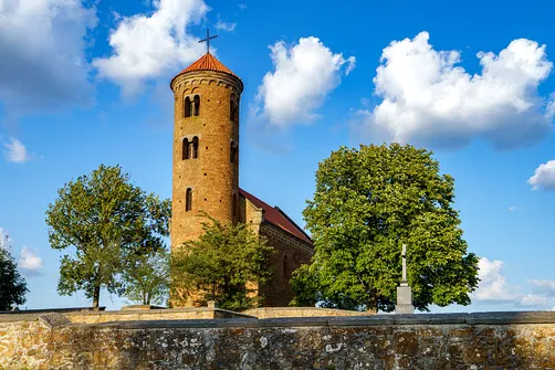 Kościół św. Idziego w Inowłodzu - jeden z najstarszych kościołów w Polsce