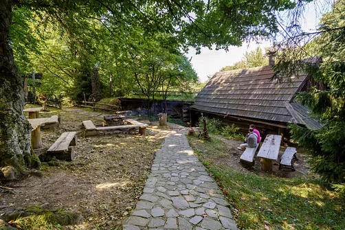 Koliba pod Czarcim Kopytem - widok z zewnątrz