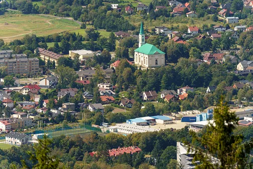 Kościół Ewangelicko-Augsburski Apostoła Jakuba Starszego w Ustroniu widziany z Równicy