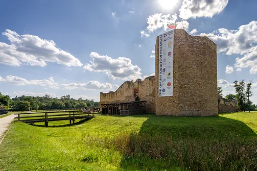 Zamek w Inowłodzu - warownia Kazimierza Wielkiego nad Pilicą