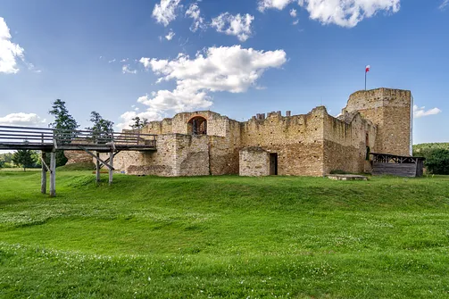 Zamek w Inowłodzu - warownia Kazimierza Wielkiego nad Pilicą