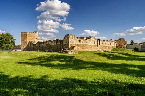 Zamek w Inowłodzu - warownia Kazimierza Wielkiego nad Pilicą