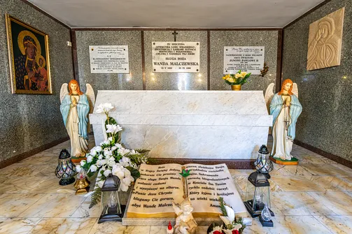Marmurowy sarkofak z doczesnymi szczatkami Wandy Malczewskiej